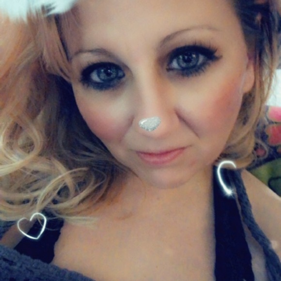 Meet your Posher, Lisa - Picture 2 of 4